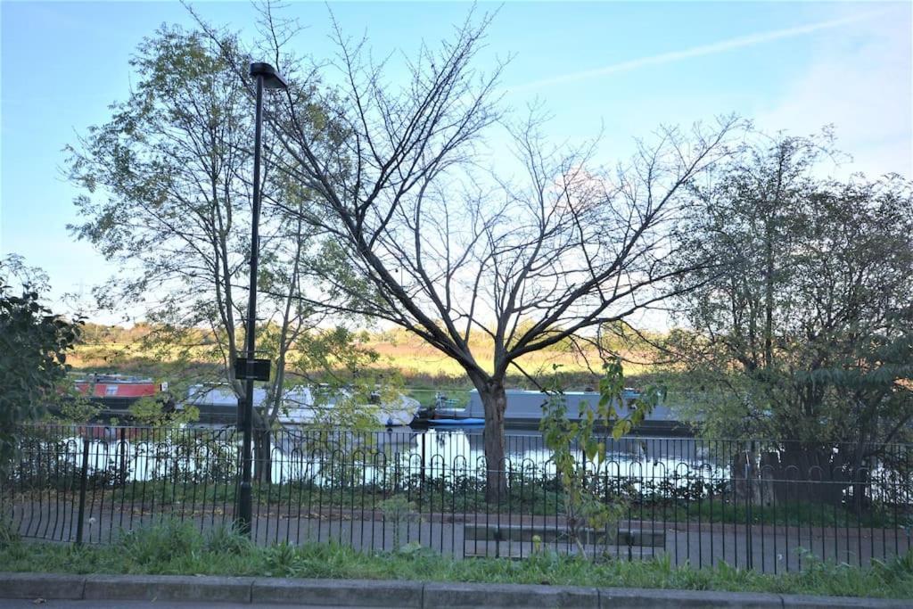 Lovely 4 Bedroom Apartment Close To The City Walking Distance From The Rivere View London Exterior photo