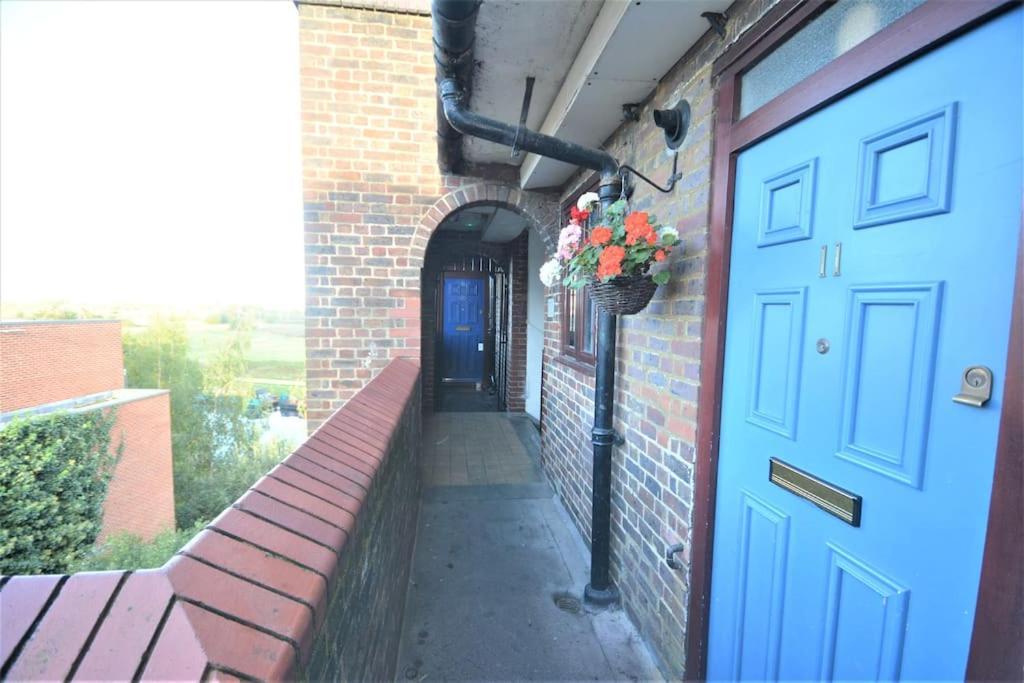 Lovely 4 Bedroom Apartment Close To The City Walking Distance From The Rivere View London Exterior photo